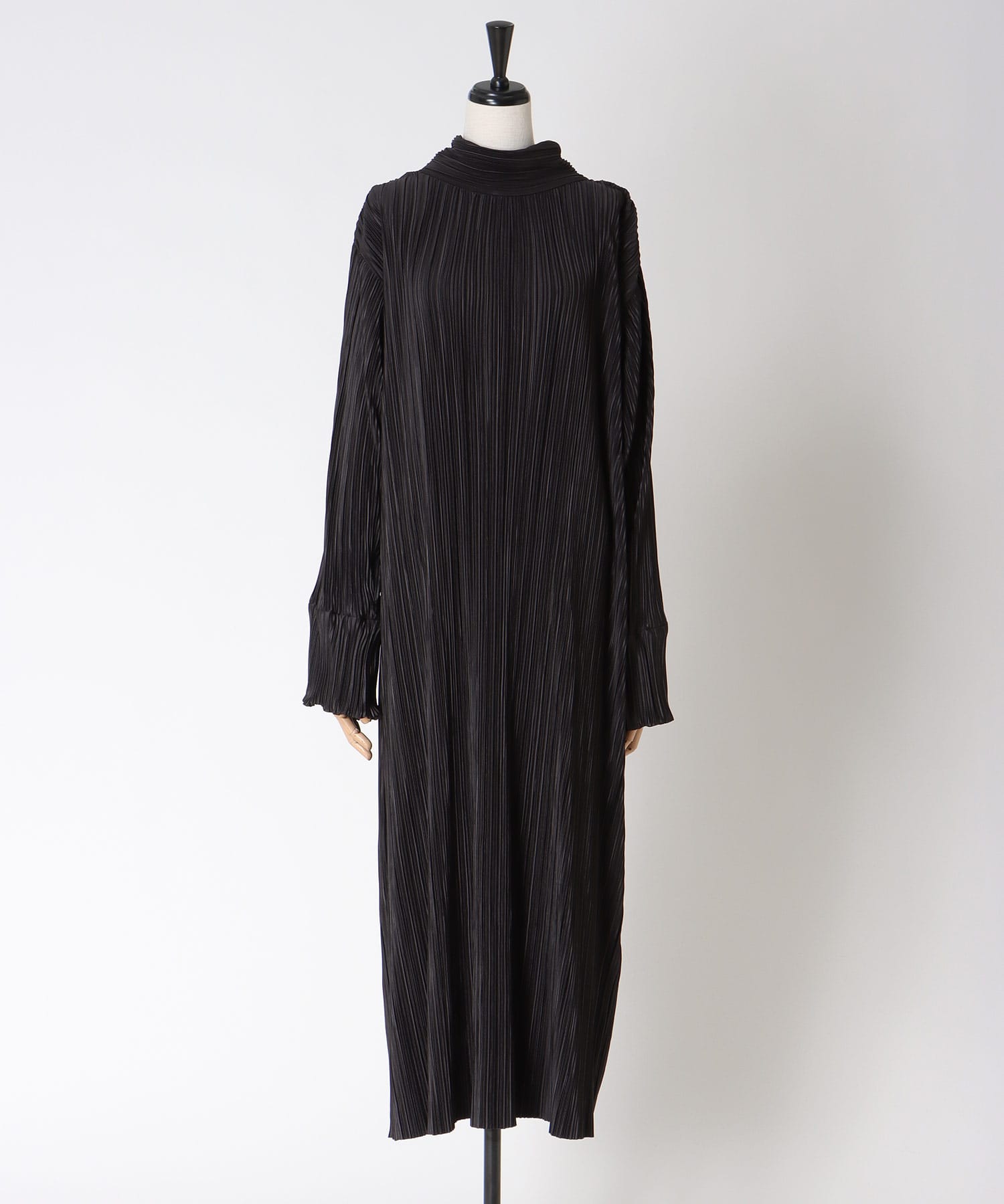 pleats funnel neck dress