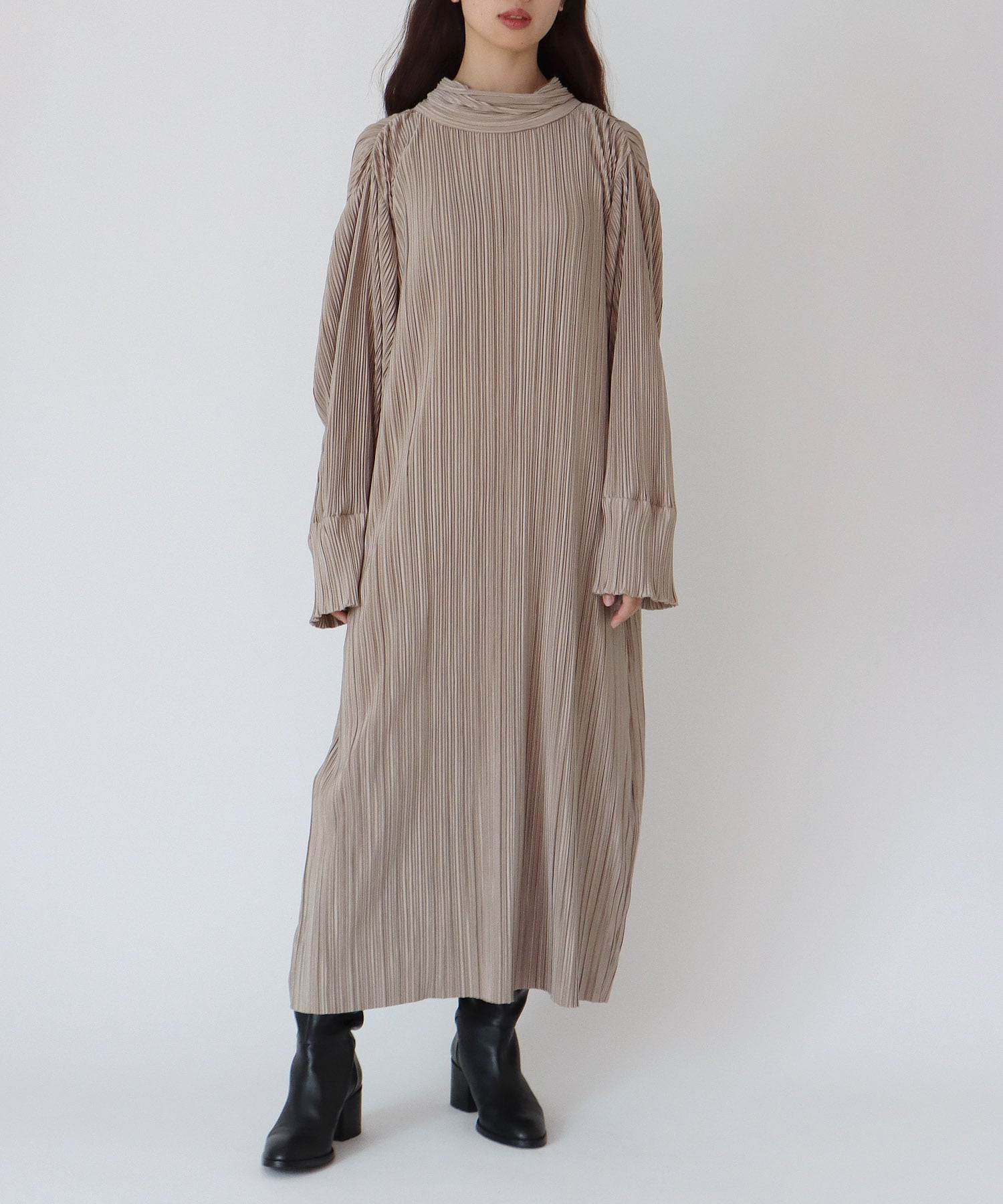 pleats funnel neck dress