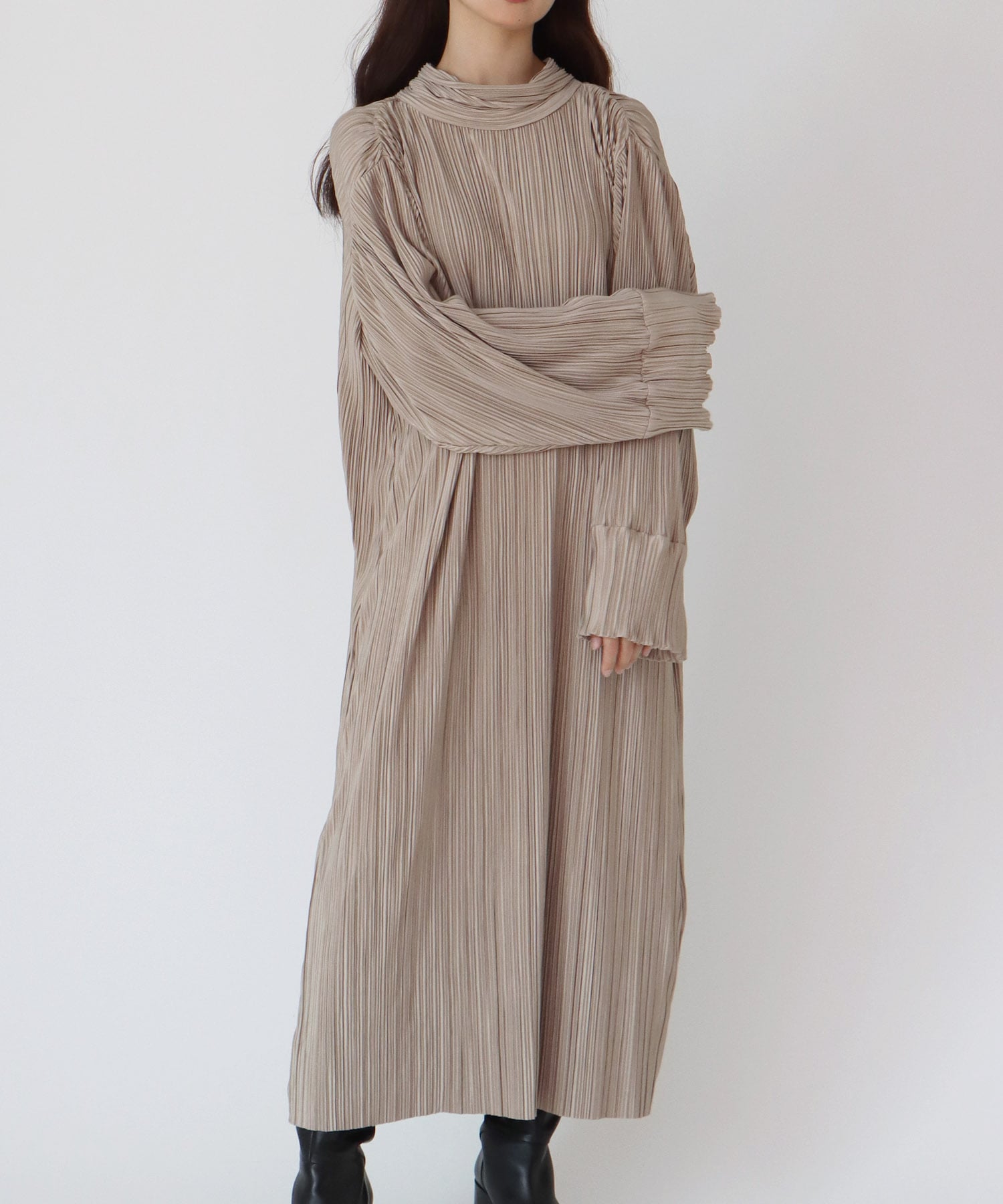 pleats funnel neck dress
