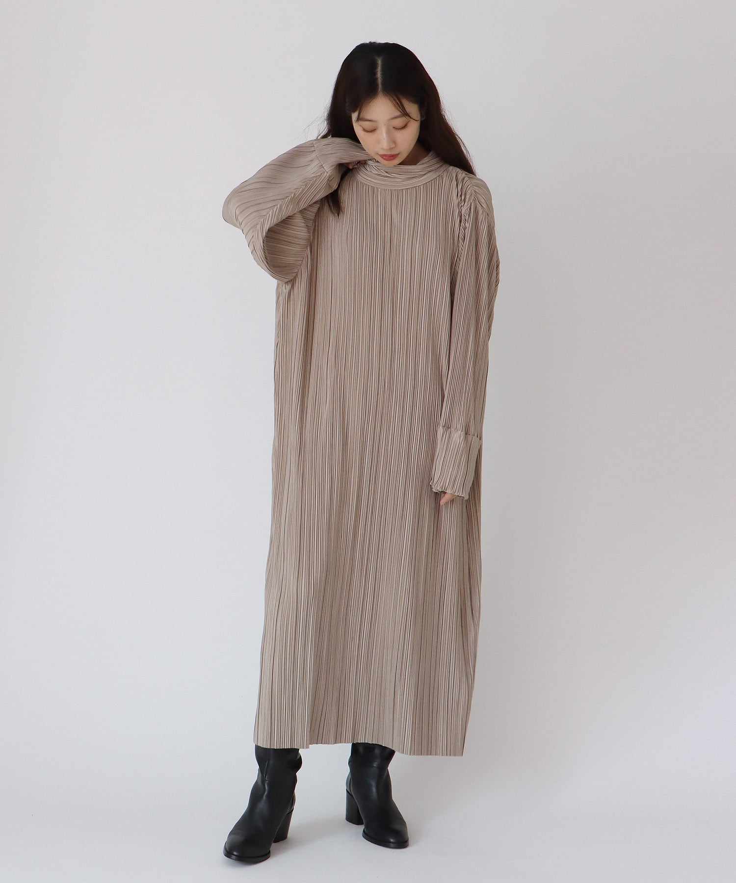 pleats funnel neck dress