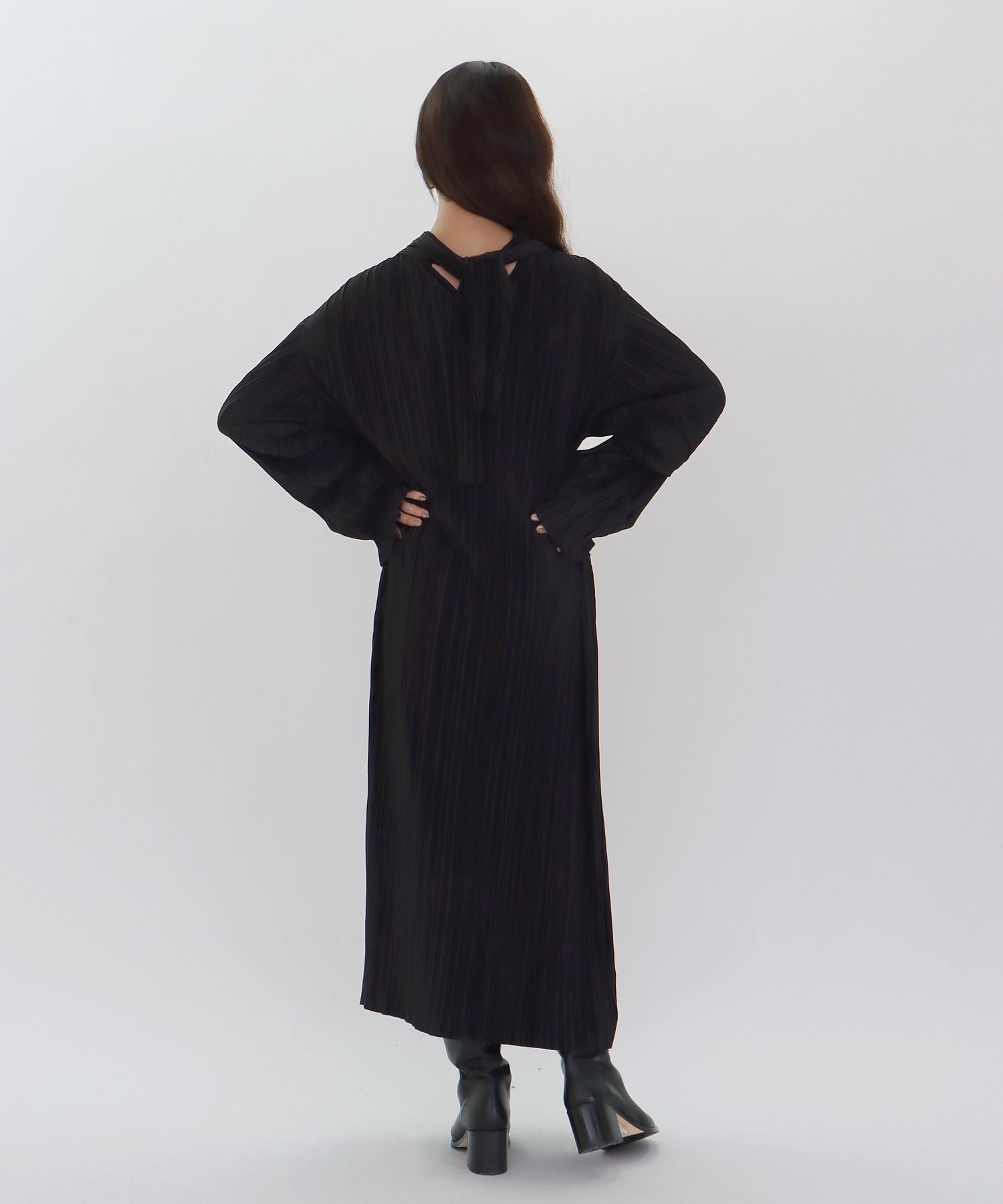pleats funnel neck dress