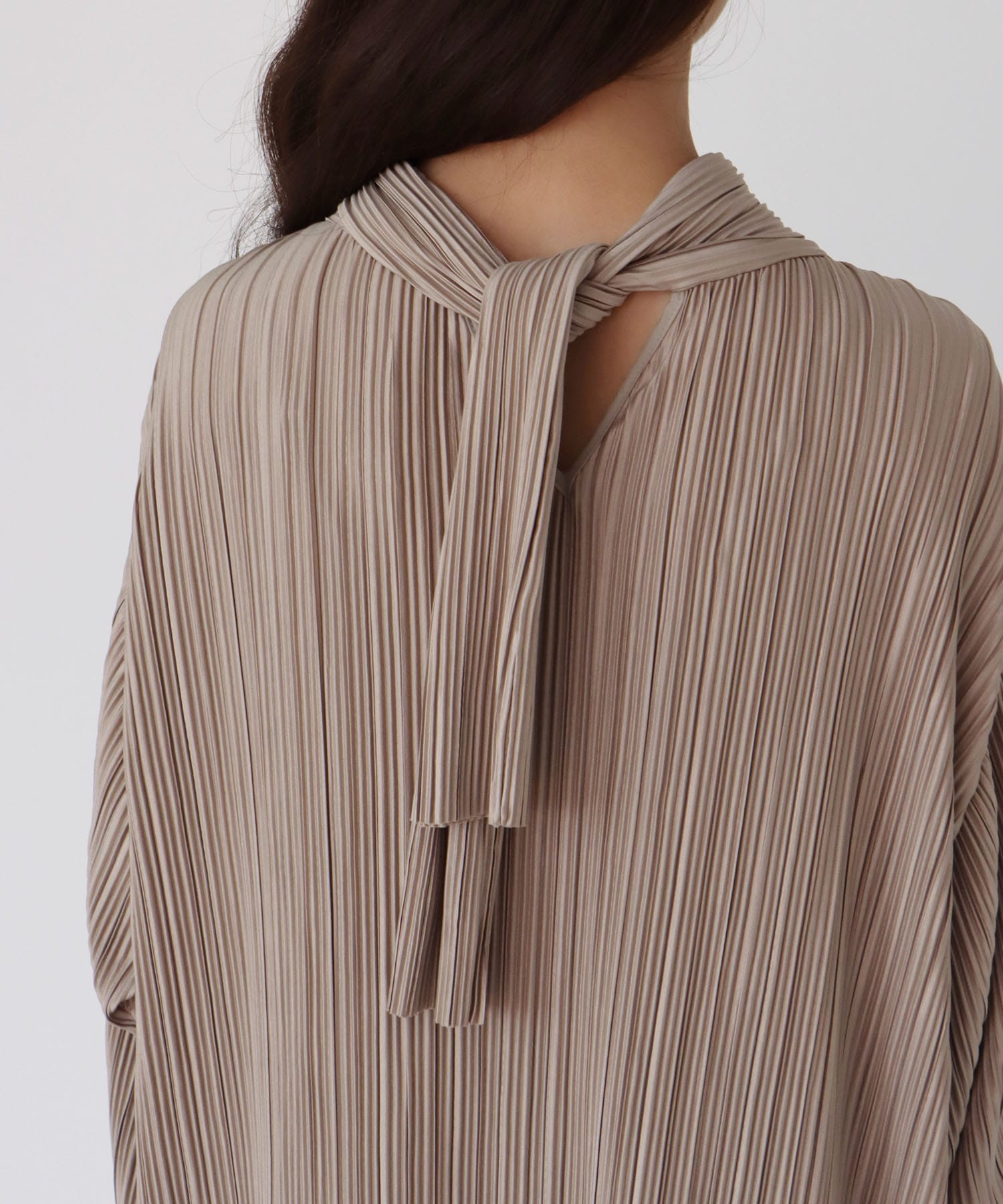pleats funnel neck dress