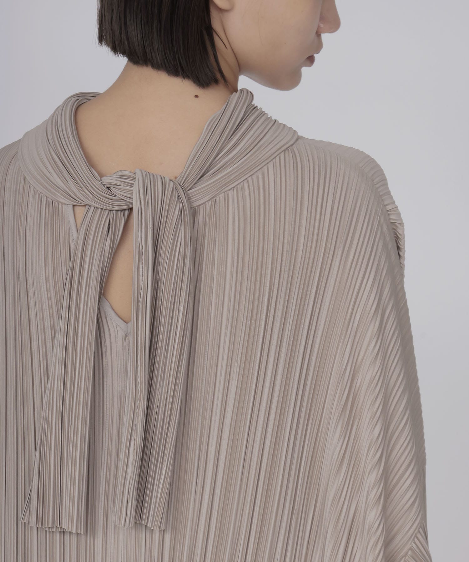 pleats funnel neck dress