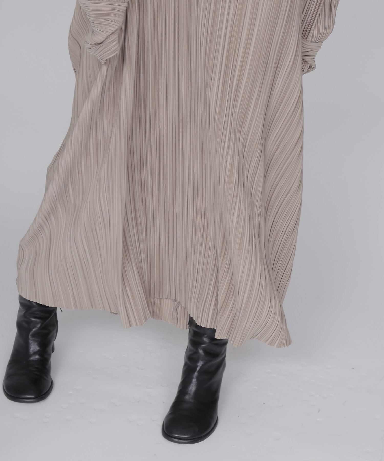 pleats funnel neck dress