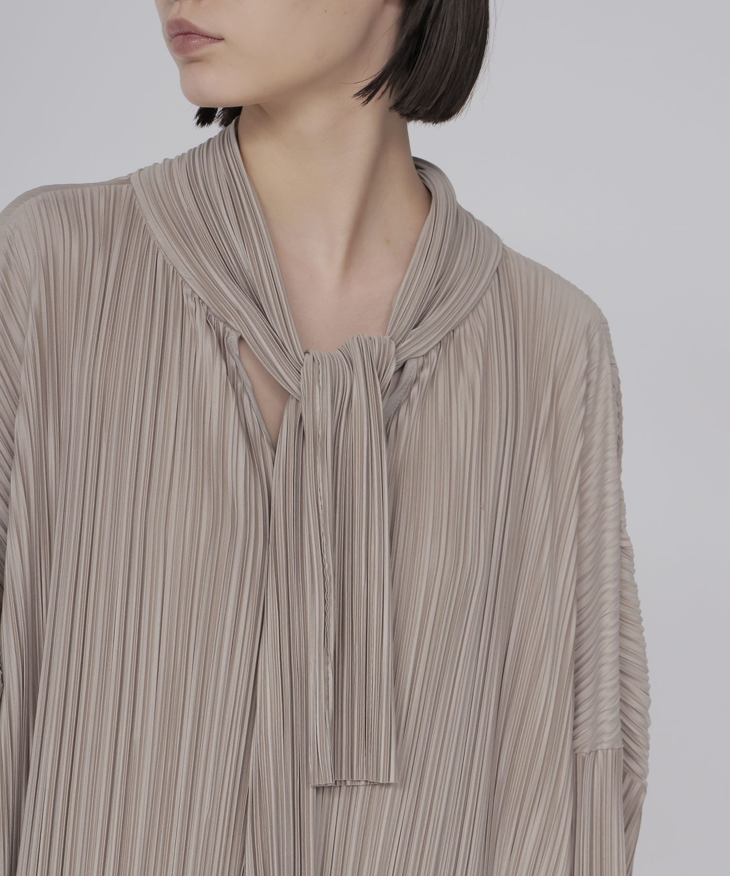 pleats funnel neck dress