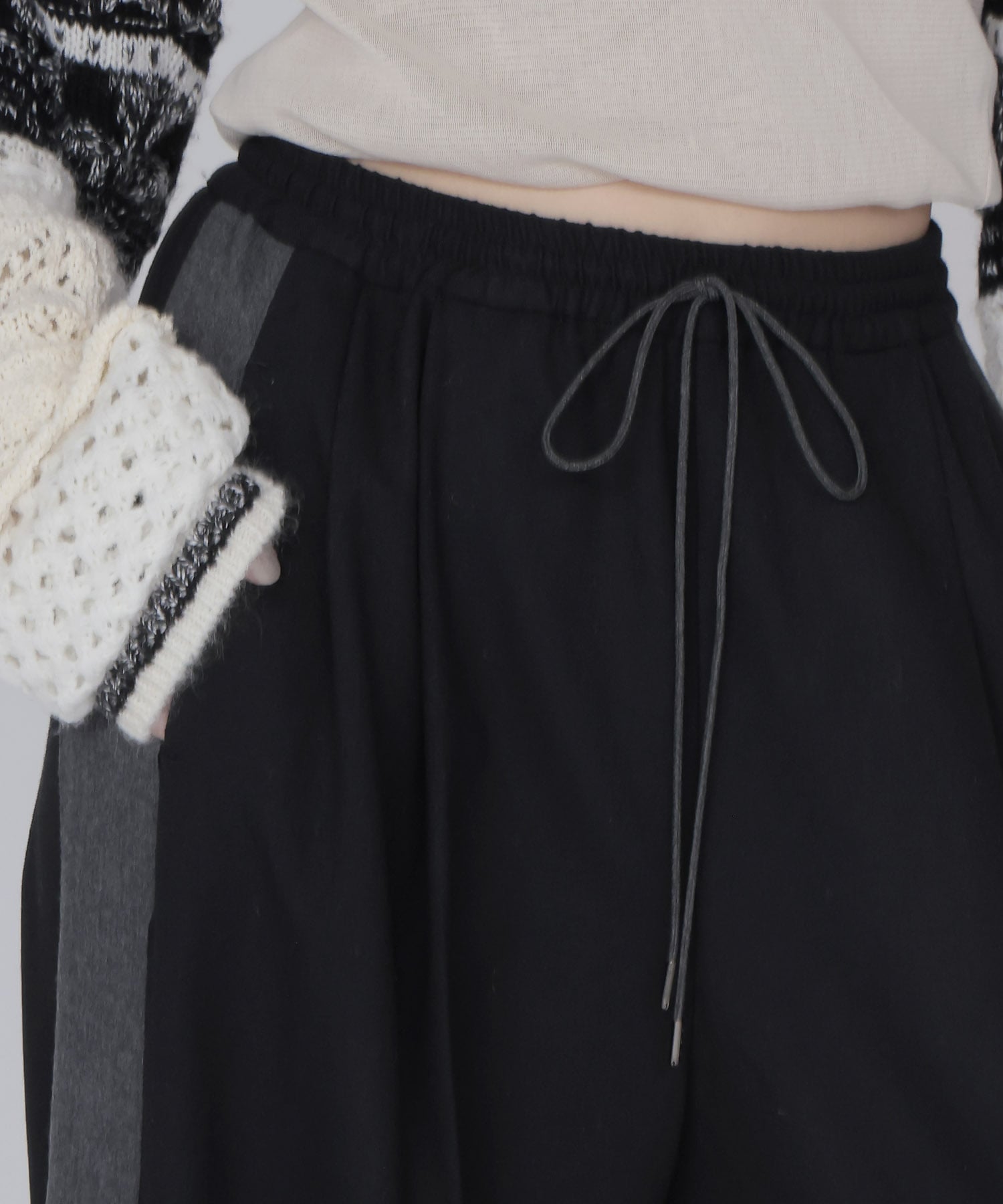 line wide pants