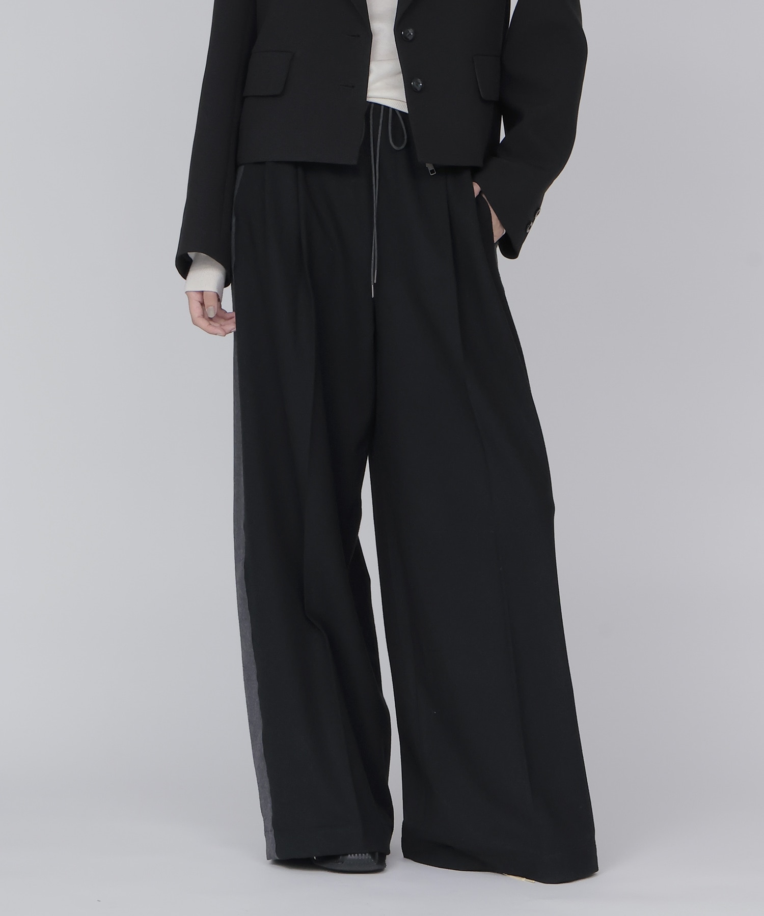 line wide pants