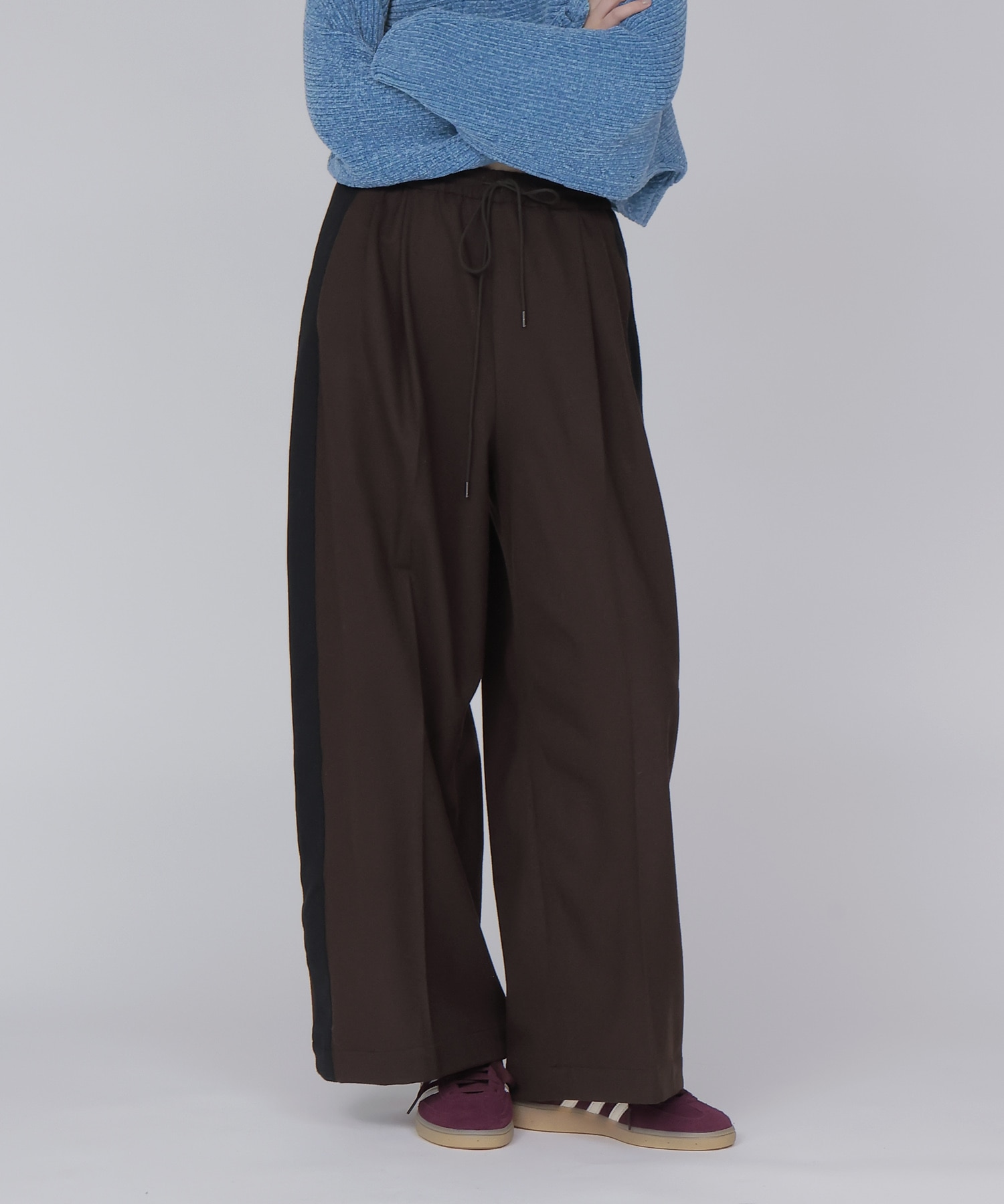 line wide pants