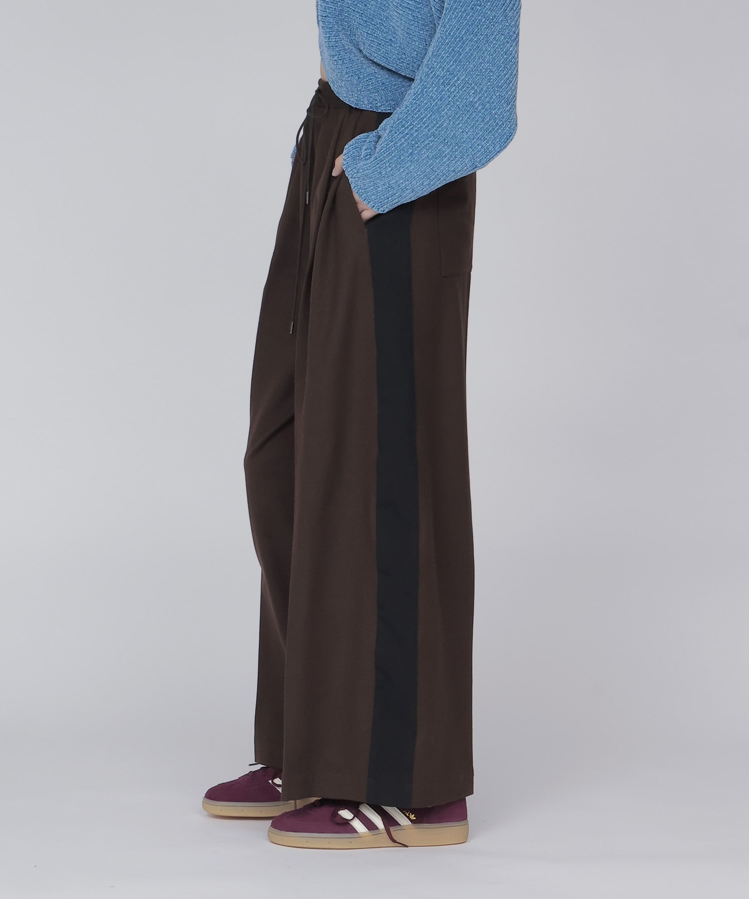 line wide pants