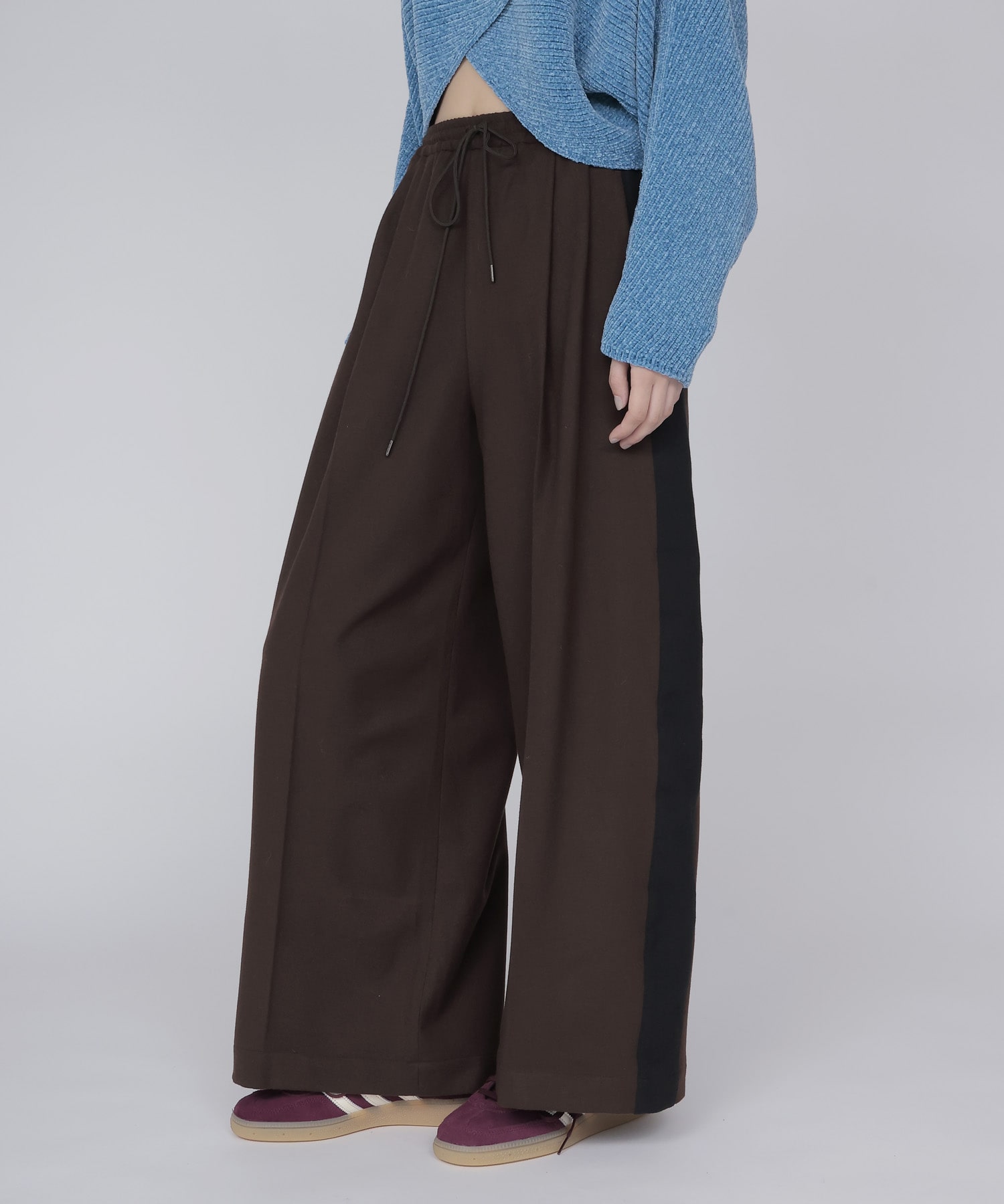line wide pants