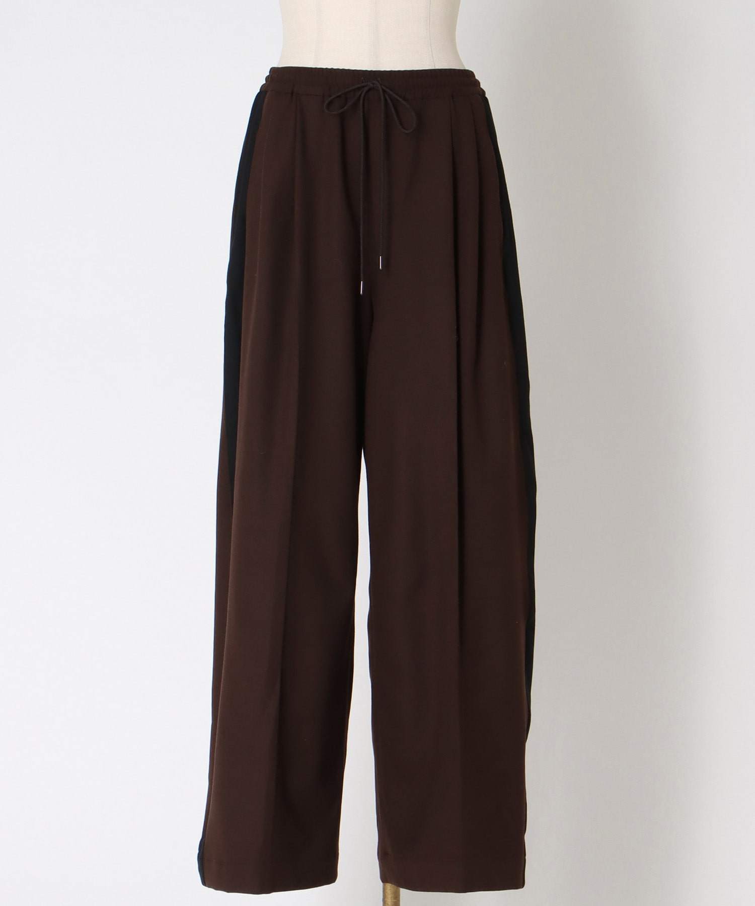 line wide pants