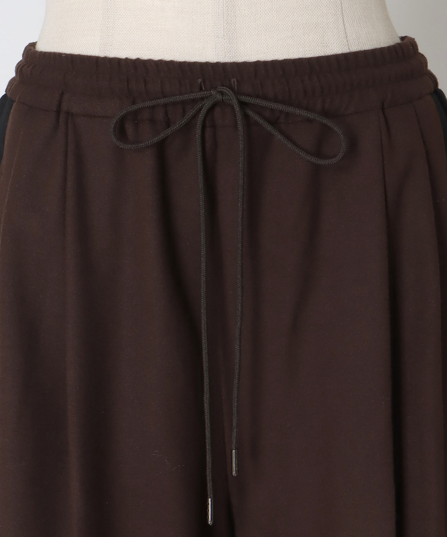 line wide pants