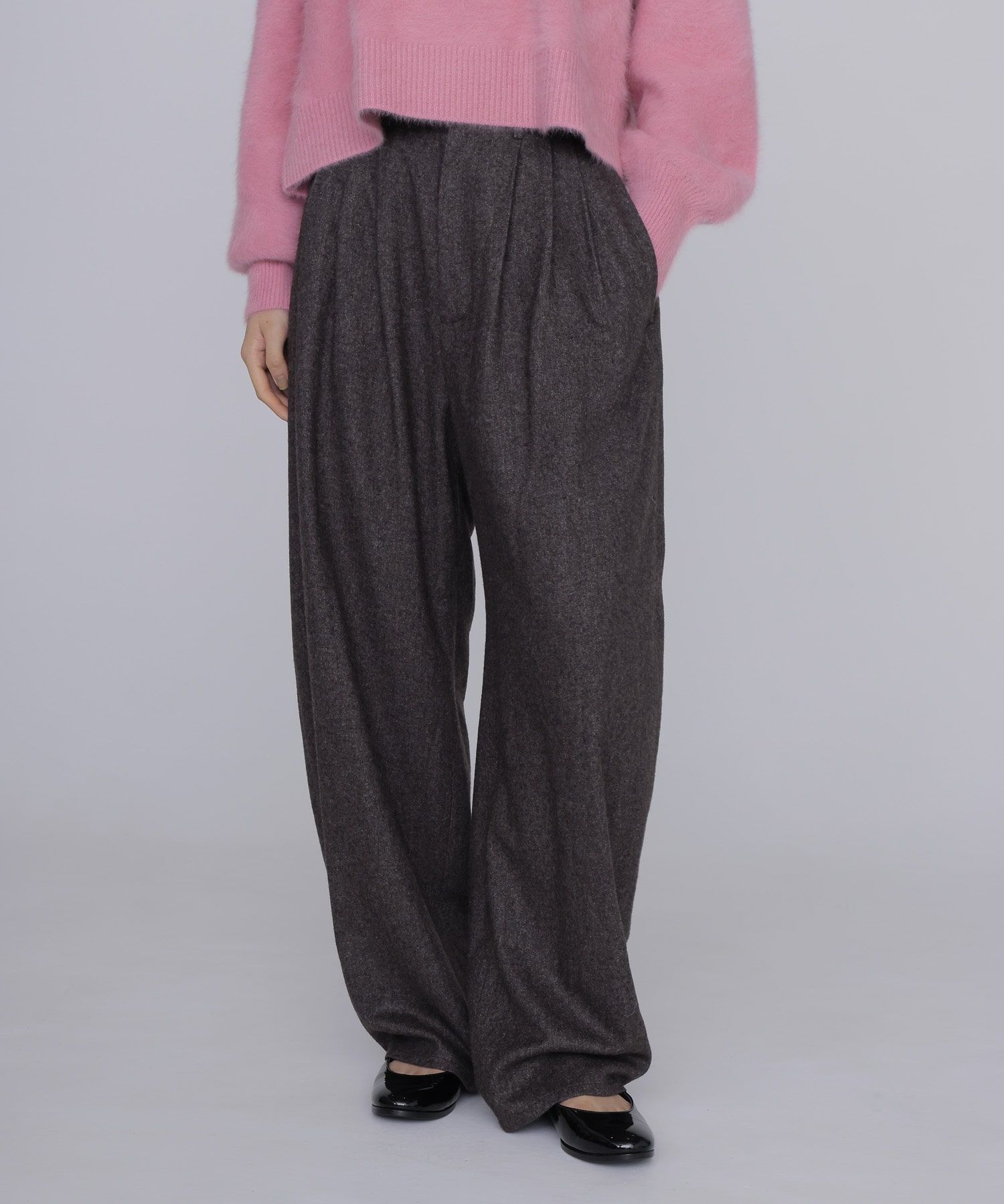 light air flannel 3tuck trousers