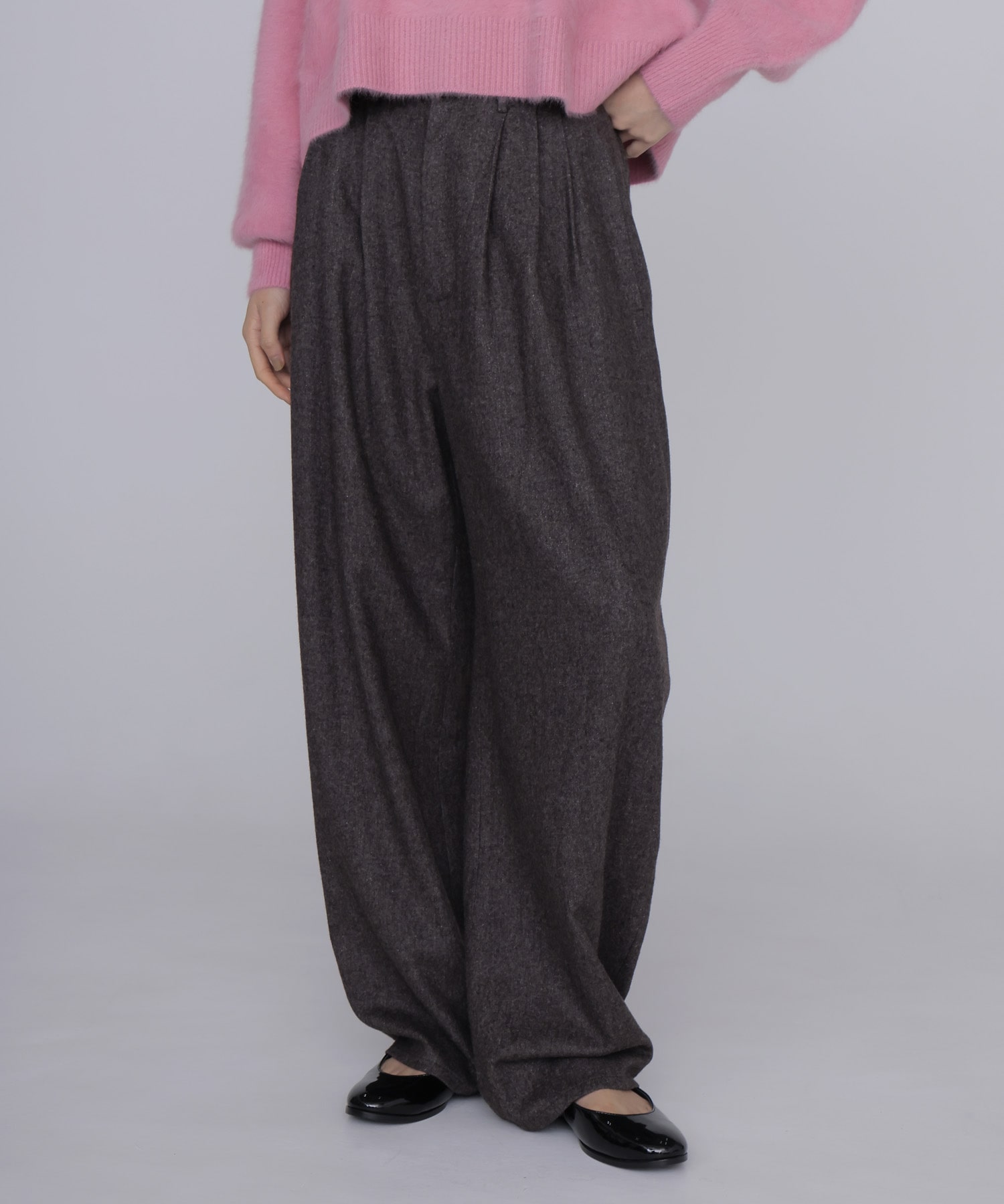 light air flannel 3tuck trousers