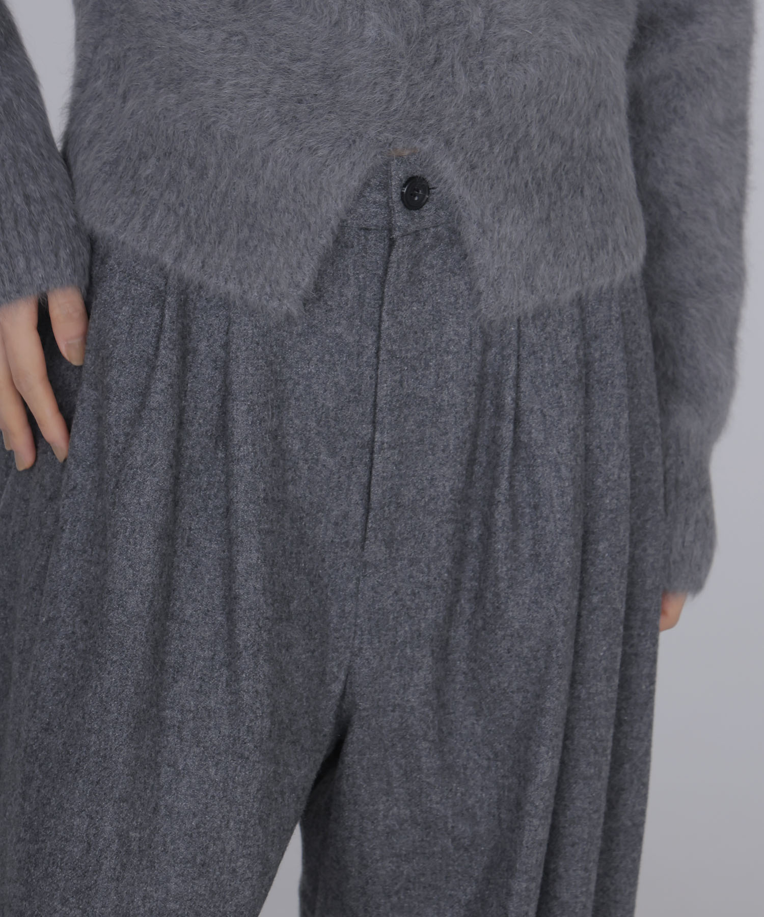 light air flannel 3tuck trousers