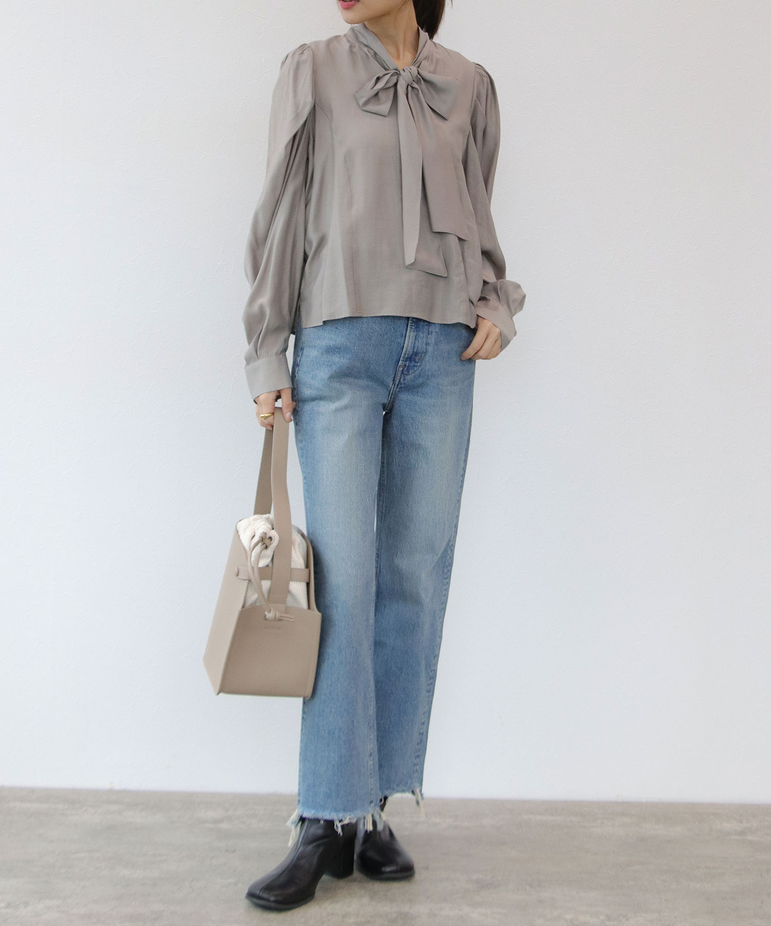 ボリュームタイブラウス　¥16,500 税込 biata702c.jpg