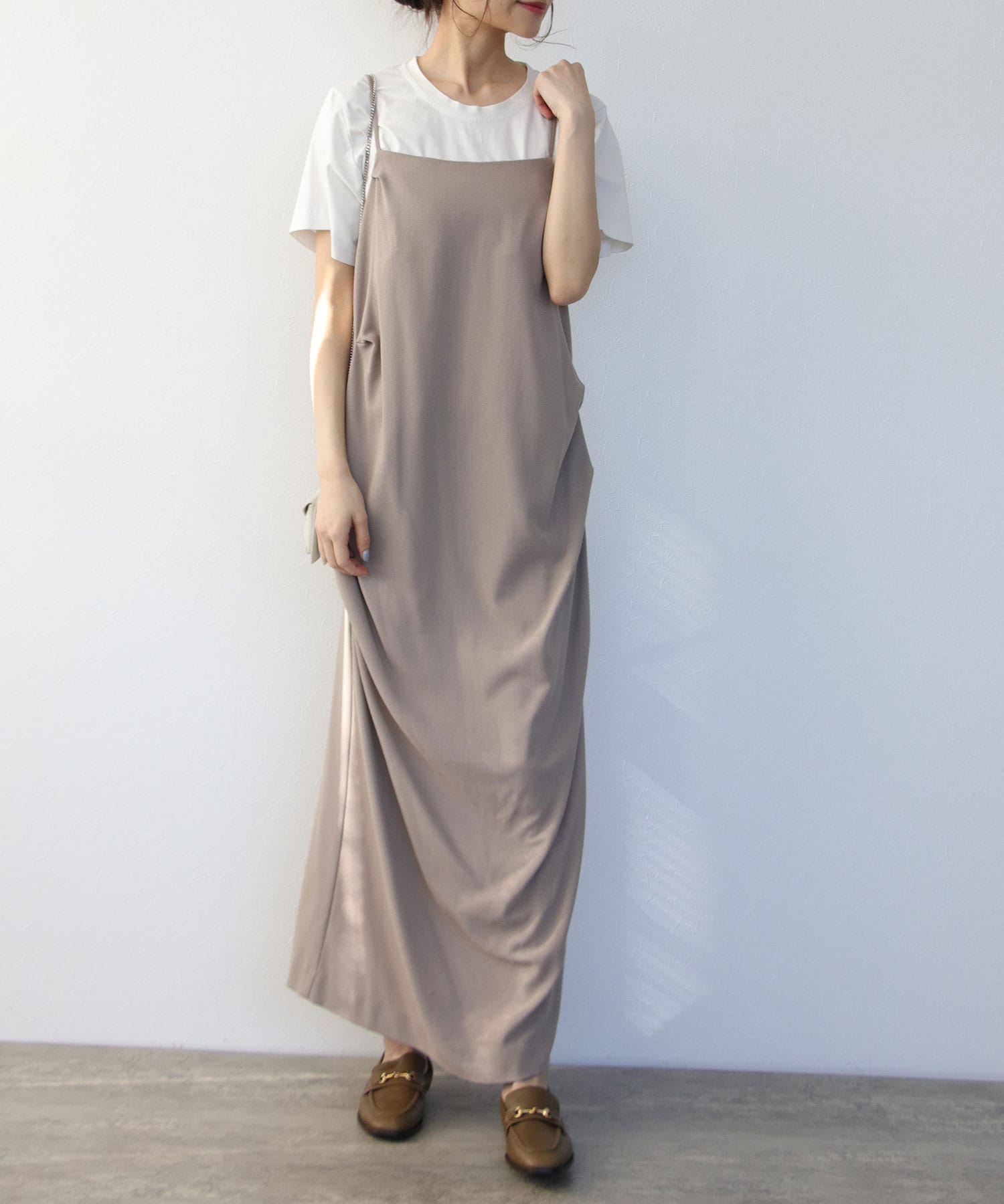 CHIGNON/シニヨン】タックドレープキャミワンピース | AND ON
