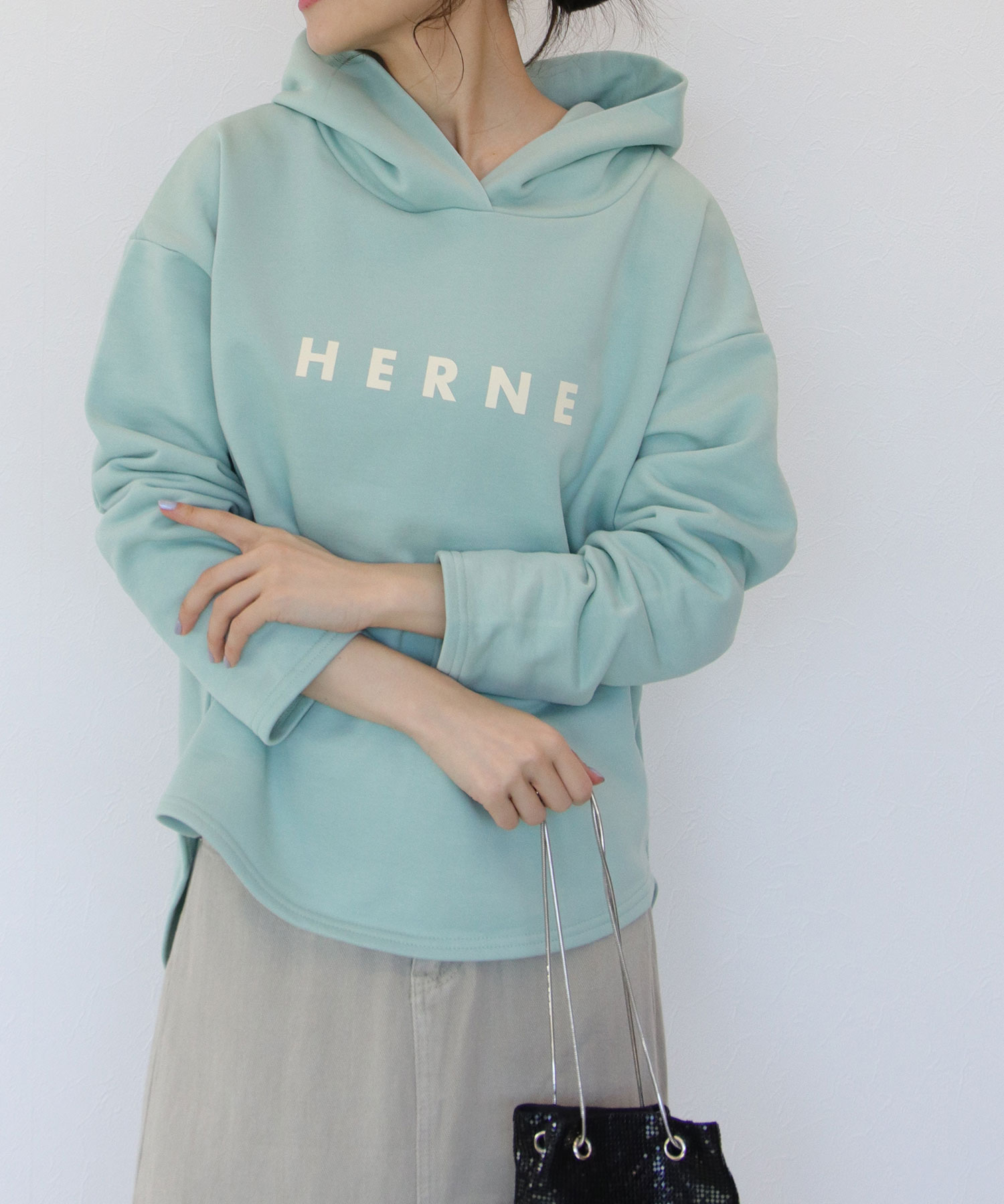 HERNAロゴ裏起毛フーディパーカー | AND ON JIONE STORE（アンドオン