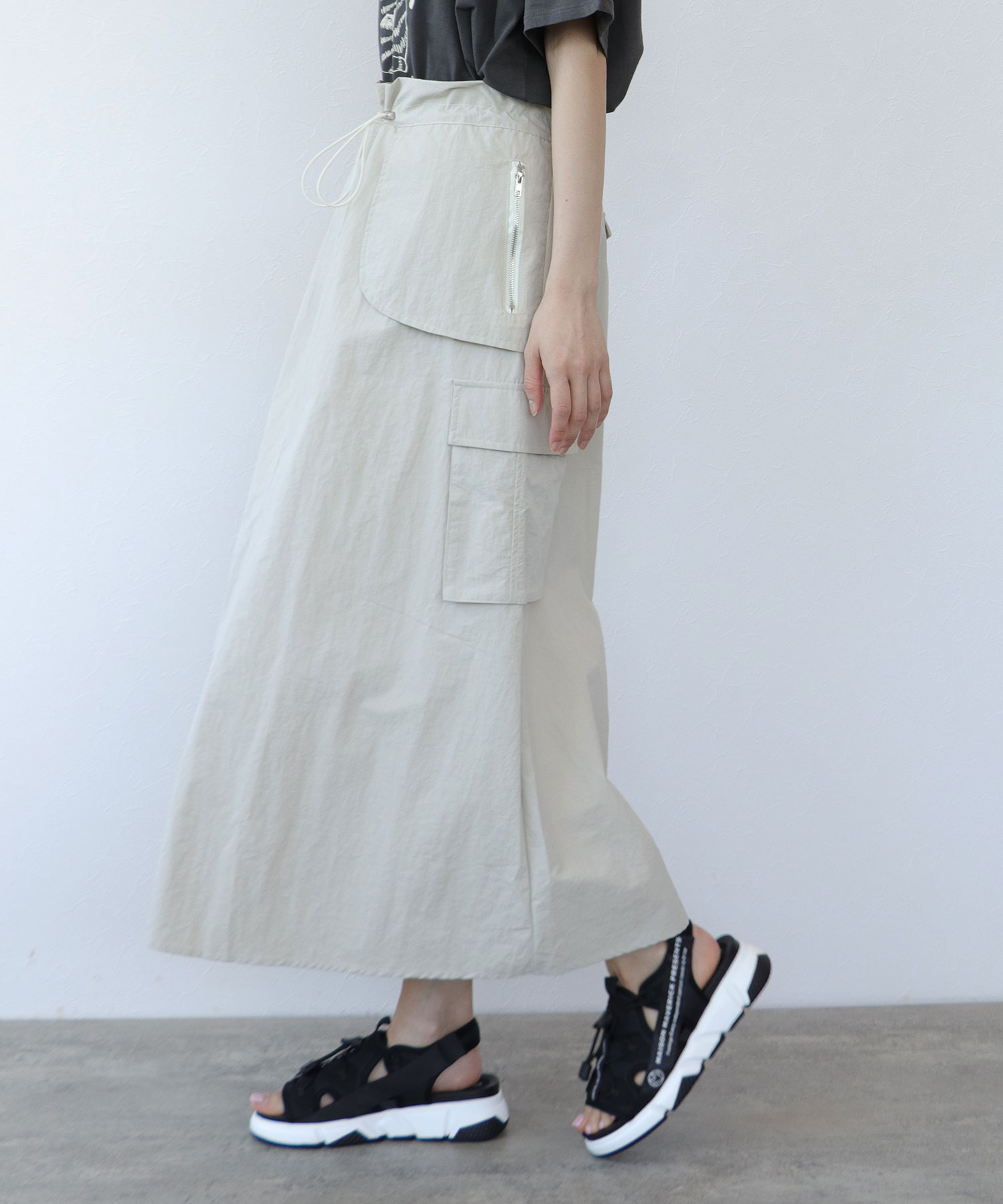 ドロストナイロンカーゴスカート | AND ON JIONE STORE（アンドオン 