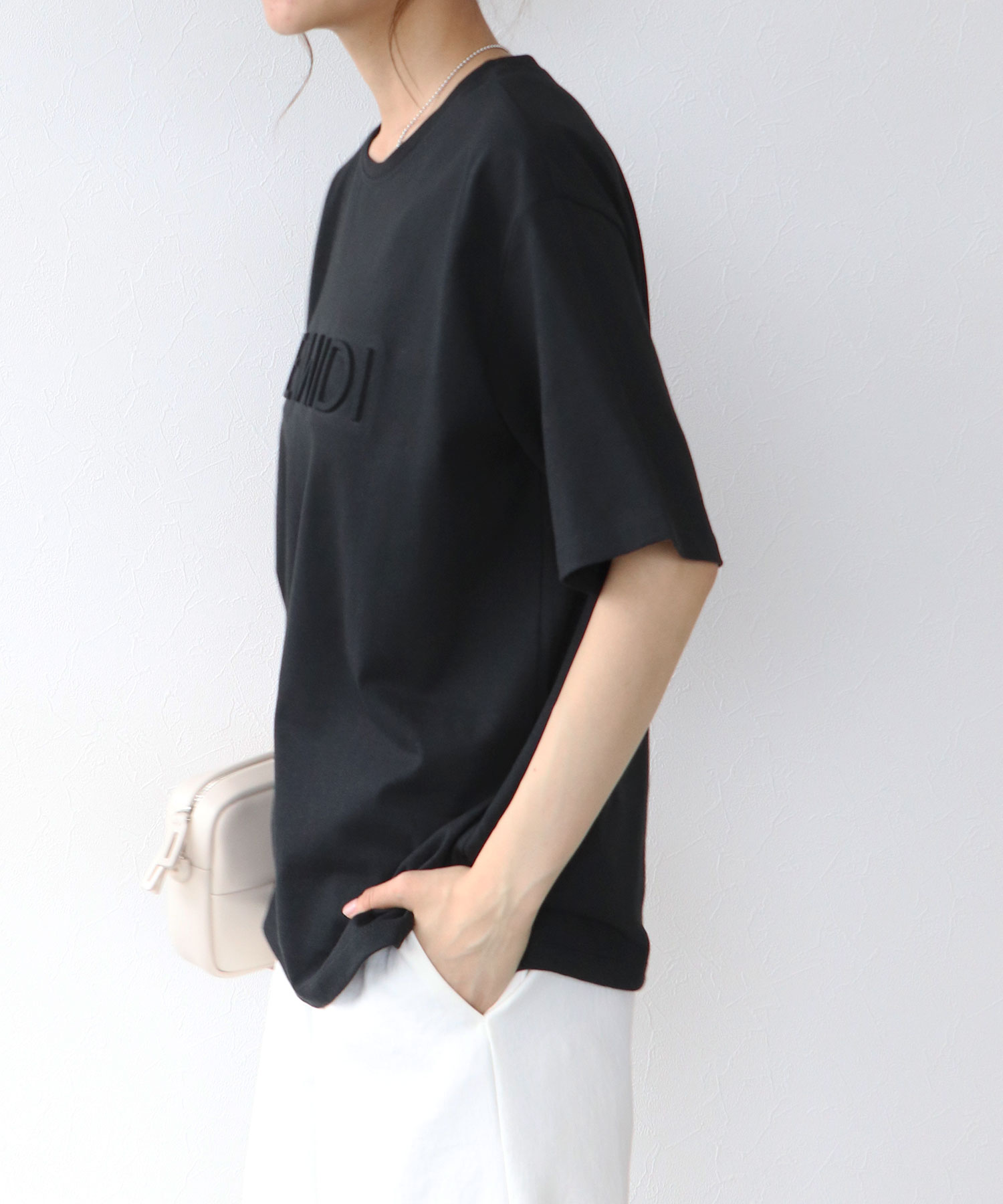 【汗染み防止加工】エンボスロゴTシャツ