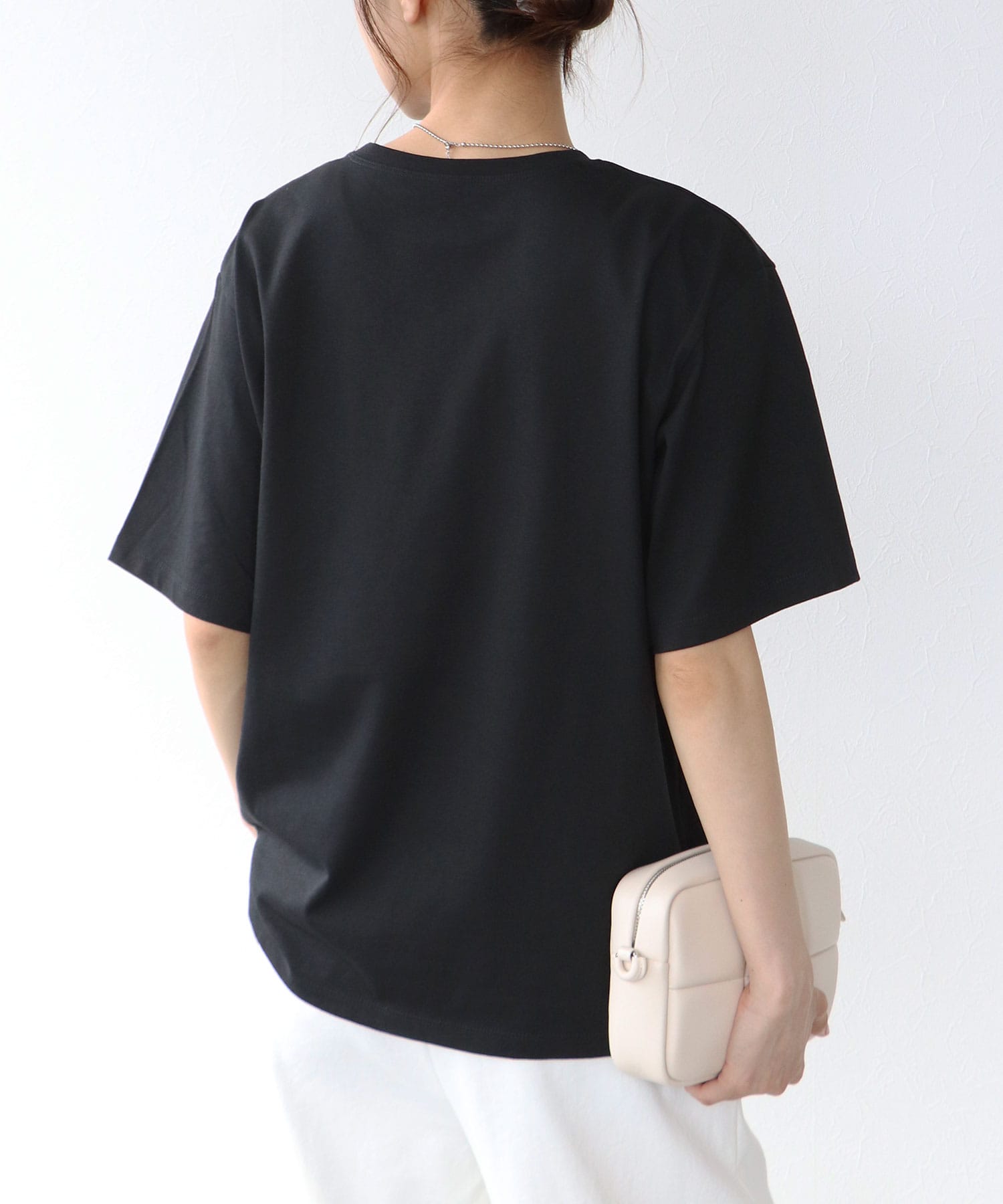 【汗染み防止加工】エンボスロゴTシャツ