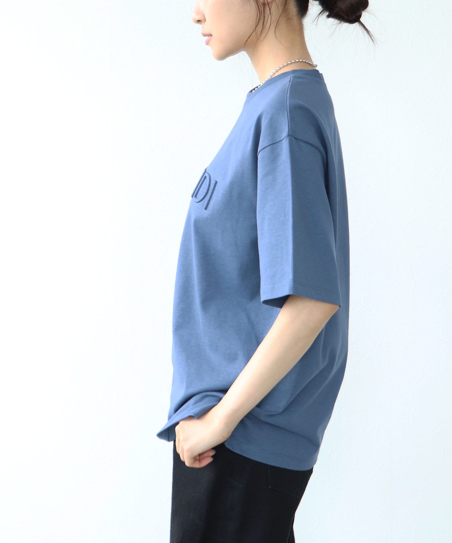 【汗染み防止加工】エンボスロゴTシャツ