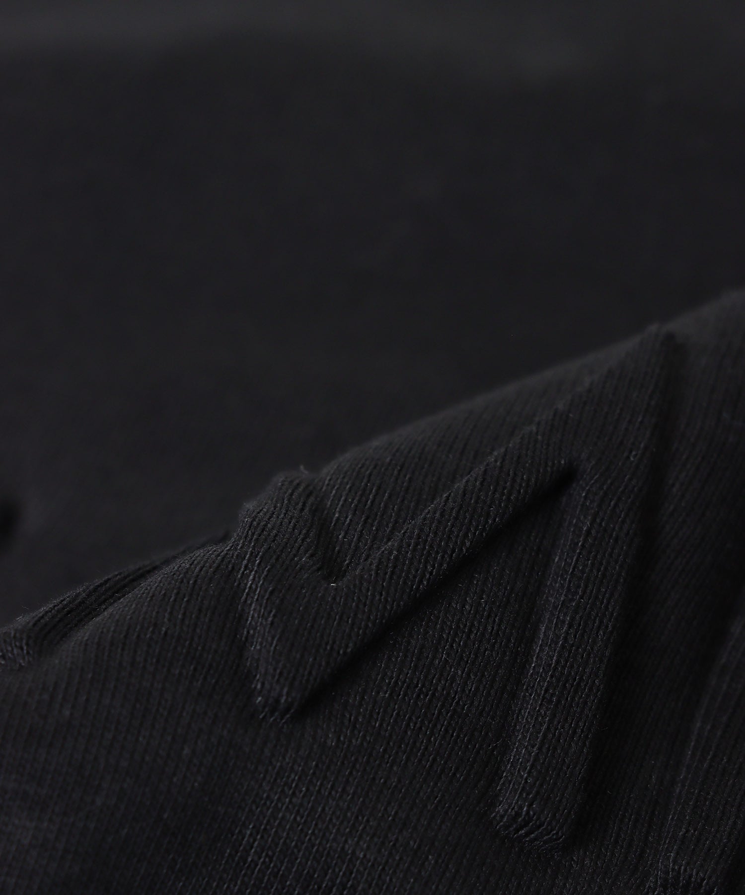 【汗染み防止加工】エンボスロゴTシャツ