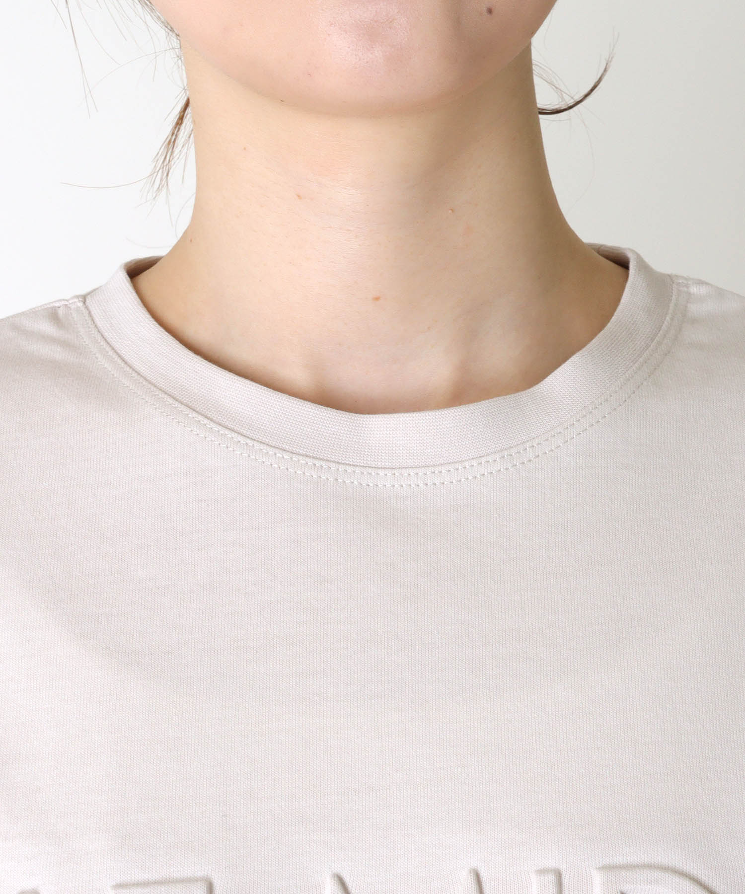 【汗染み防止加工】エンボスロゴTシャツ