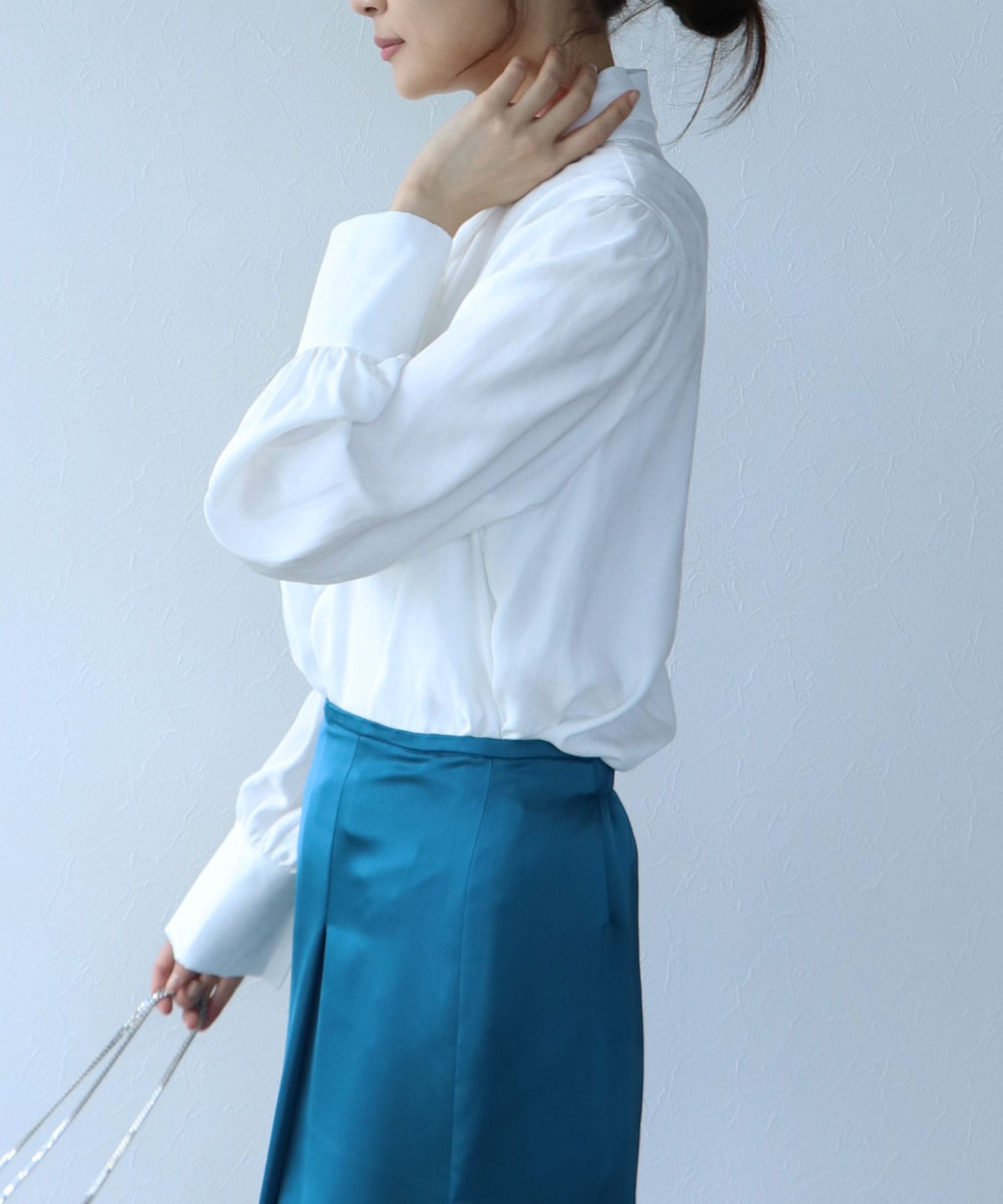 ピーチサテンビジューブラウス 新品未使用❣️