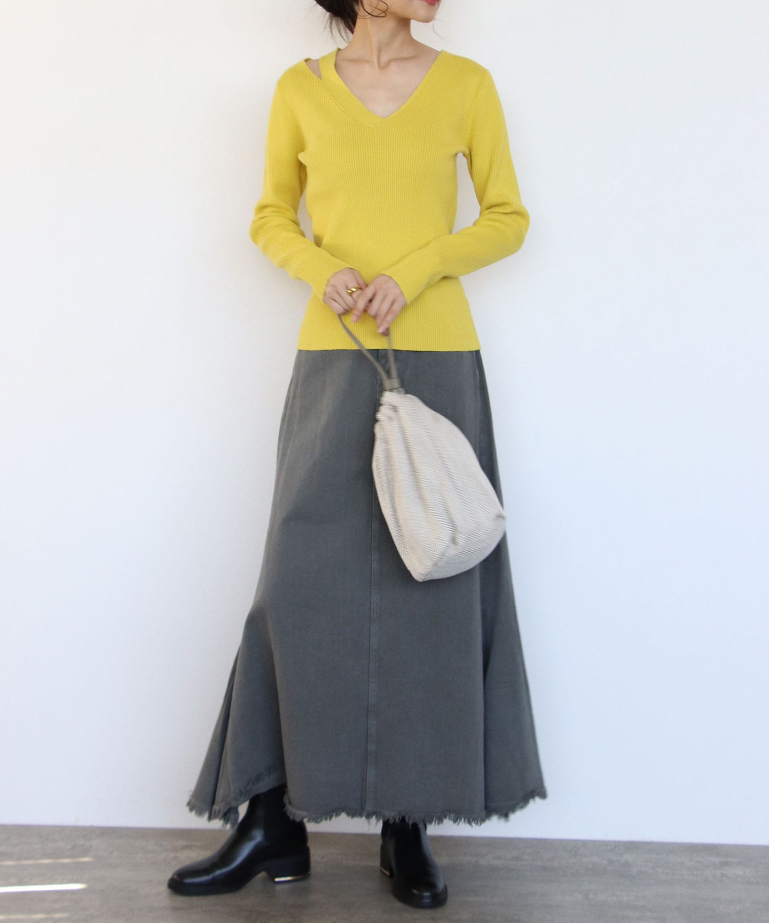 カシミヤ混ネックスリットニットプルオーバー