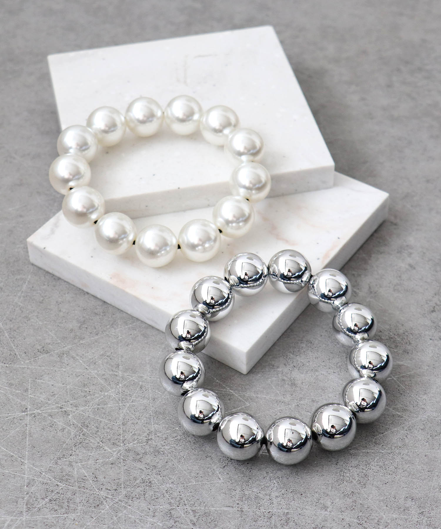 ボールヘアゴムブレス